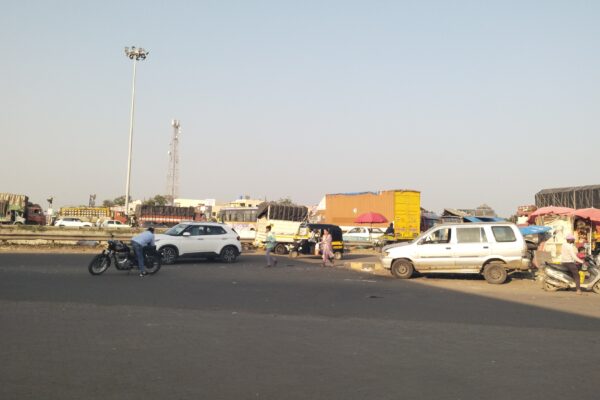 traffic jam on shirur-satara highway at choufula village