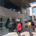 Relatives of a 76-year-old patient who died at Sahyadri Hospital staged a protest, alleging medical negligence and demanding the sealing of the facility and registration of a crime against the doctors. The hospital refuted the claims, stating the patient was admitted in a critical condition with multi-organ failure and that all treatment adhered to standard medical protocols